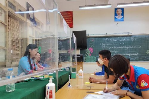 Ngày đầu Hà Nội tuyển sinh đầu cấp: Thuận lợi, phụ huynh được hỗ trợ tối đa