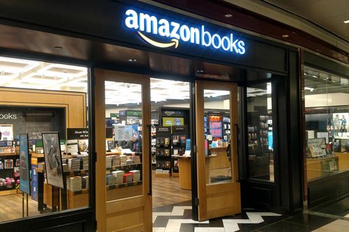 Lý do Amazon đầu hàng trong mảng kinh doanh hiệu sách truyền thống