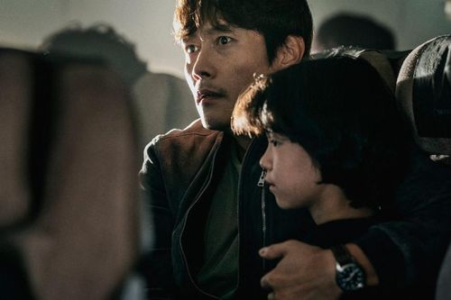 Lee Byung Hun cùng dàn sao khủng góp mặt trong bom tấn 'Hạ cánh khẩn cấp'