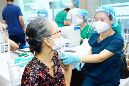 Thủ tướng chỉ đạo đẩy nhanh tiêm vắc xin phòng Covid-19 mũi 3, mũi 4