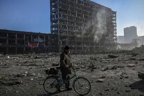 Tình hình Ukraine: Kiev thừa nhận 'khả năng cao' mất kiểm soát Lugansk, hơn 2.000 binh sĩ nằm trong vòng vây