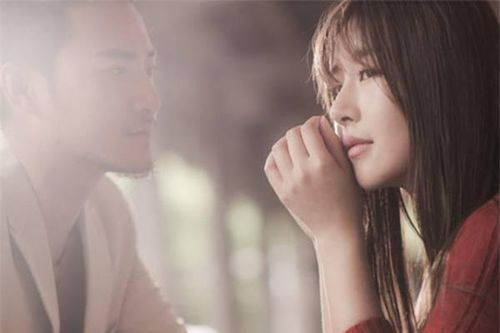 Cách hành xử ''nắm đằng chuôi'' của phụ nữ khôn khi có chồng ngoại tình