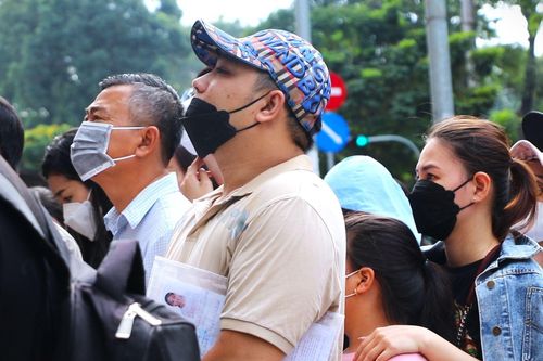 Người dân ở TP.HCM không kịp làm hộ chiếu vì hết số thứ tự