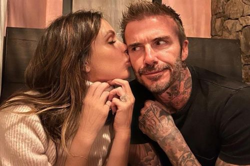 Vợ chồng David Beckham mừng 23 năm cưới nhau
