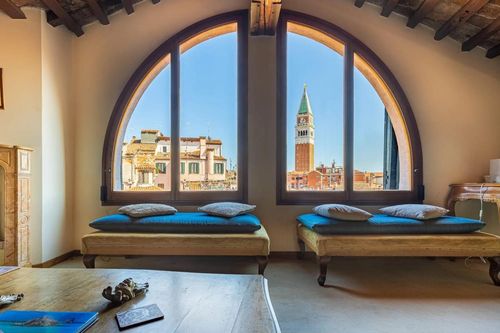Chiêm ngưỡng nội thất đắt giá của căn penthouse trị giá hơn 3 triệu USD, ở ven kênh đào Venice
