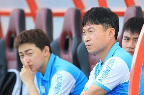 HLV Hà Nội: 'Đừng hỏi tôi thêm câu nào về Quang Hải'