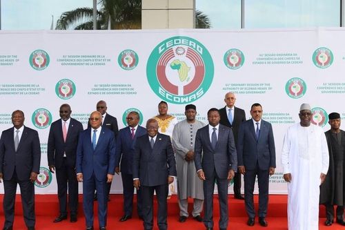 Các nhà lãnh đạo Tây Phi dỡ bỏ trừng phạt với Mali và Burkina Faso