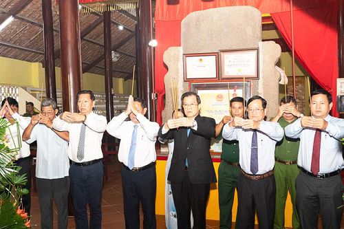 Bí thư Tỉnh ủy An Giang Lê Hồng Quang viếng, dâng hương tưởng niệm danh thần Thoại Ngọc Hầu
