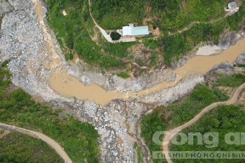 Quảng Nam: Hai bãi vàng trái phép hoạt động trong rừng tự nhiên