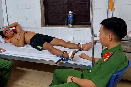 Bố đâm chết con gái và bạn trai trong bữa cơm
