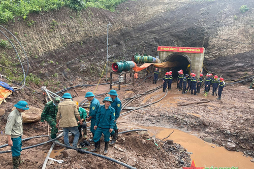 Điện Biên: Tích cực tìm kiếm nạn nhân bị lũ cuốn trôi
