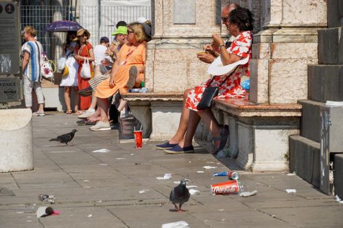 Venice gây tranh cãi khi tìm cách 'xóa sổ' du khách nghèo
