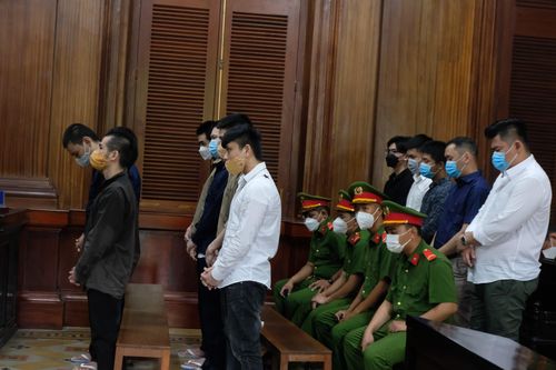 Phạt tù 'Tý bà xã' và băng nhóm chém nhau từ tiệm game đến bệnh viện