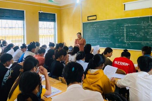Vượt đường xa ôn miễn phí cho trò