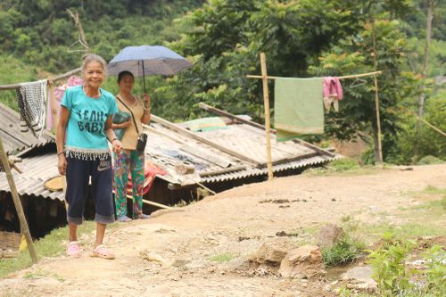 Đường trăm tỷ bị 'đắp chiếu', hàng trăm hộ dân chờ thoát cảnh cô lập