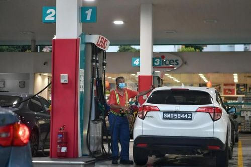 Các công ty xăng dầu Trung Quốc giảm giá bơm lần thứ 3 trong vòng chưa đầy 1 tuần