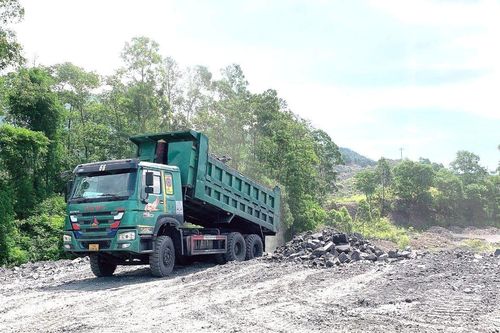 Quảng Ninh: Thanh tra việc Công ty than Mạo Khê đổ thải trái phép vào đất nhà dân