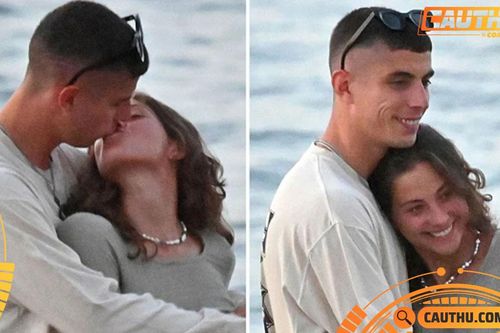 Havertz âu yếm bạn gái xinh đẹp trên biển Saint-Tropez