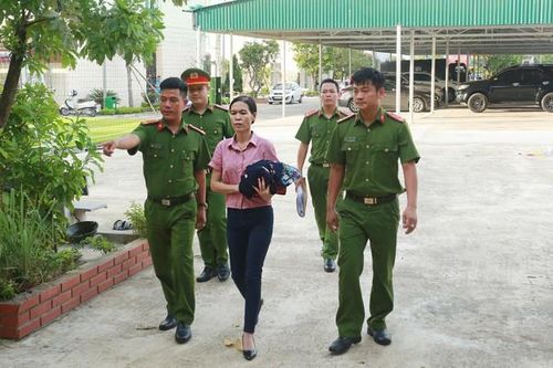 Nữ giáo viên tiểu học vỡ nợ hơn 7 tỉ đồng
