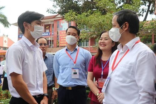 Bộ trưởng Bộ GD-ĐT kiểm tra công tác thi tốt nghiệp THPT 2022 tại Quảng Trị