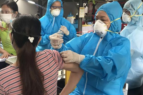 Bộ Y tế nêu hàng chục tỉnh, thành vẫn tiêm chậm trong khi biến thể BA.4 và BA.5 đã xâm nhập vào Việt Nam