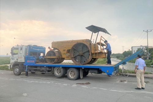 Hai đối tượng trộm xe lu ở Nghệ An mang ra Hà Nội bán