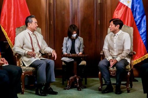 Trung Quốc-Philippines nhất trí giải quyết những vấn đề liên quan Biển Đông qua liên lạc và đối thoại