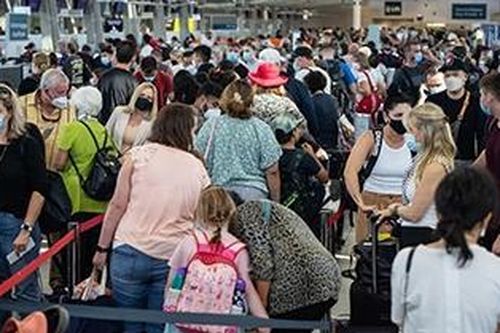 Du lịch hè châu Âu như canh bạc: Mua vé cao ngất ngưởng, phút chót vẫn bị hủy