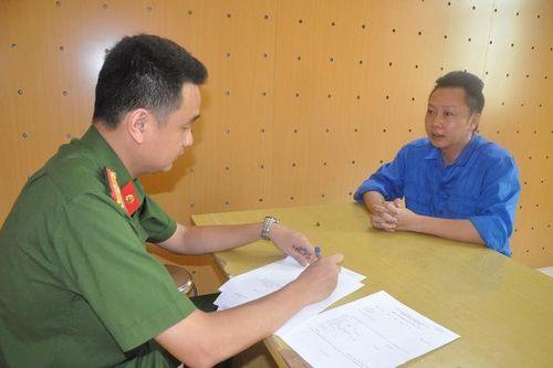 Nhân viên thử việc đem xe ô tô của công ty đi cầm cố lấy tiền tiêu xài