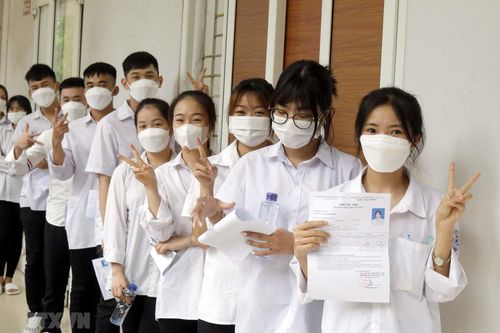 Thí sinh cả nước thi môn đầu tiên của kỳ thi tốt nghiệp THPT