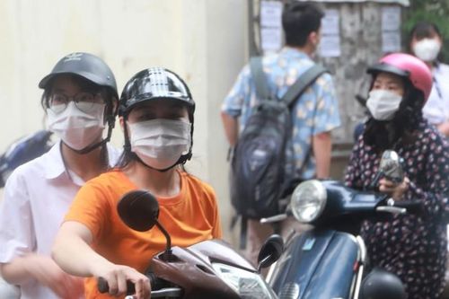 Con thi tốt nghiệp THPT, mẹ cố tỏ ra 'bình thường' nhưng trong lòng âu lo