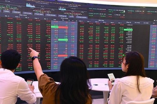 Hàng tỷ cổ phiếu sắp được 'bung' ra thị trường, cổ đông nên mừng hay lo?