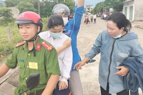 Thí sinh vừa truyền nước vừa thi tốt nghiệp THPT