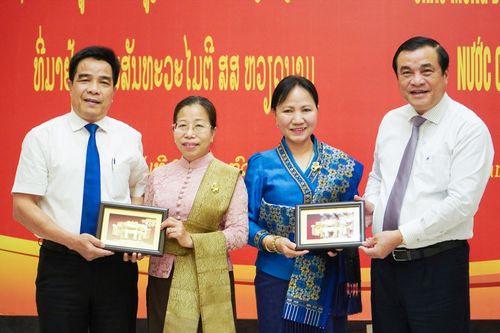 Đoàn đại biểu Hội Liên hiệp Phụ nữ Lào đến thăm và làm việc ở Quảng Nam
