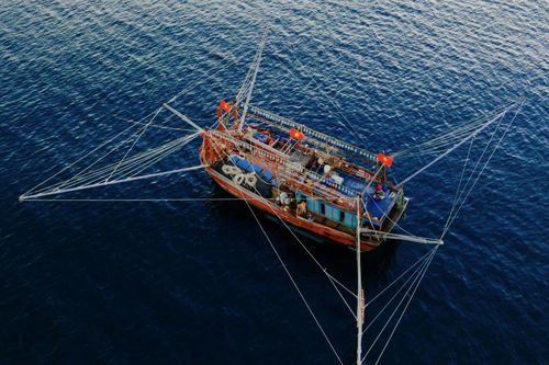 Bộ ảnh thuyền, bè Việt Nam gây chú ý đúng ngày thi môn Văn