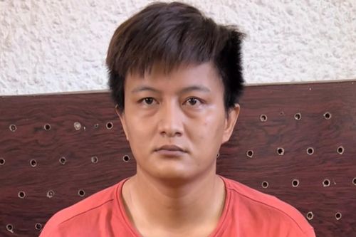 Đâm chết bạn trai của vợ cũ