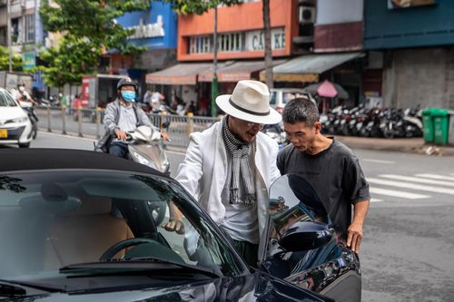 Ông Đặng Lê Nguyên Vũ cầm lái BMW Z4 E85 hàng hiếm tại Việt Nam