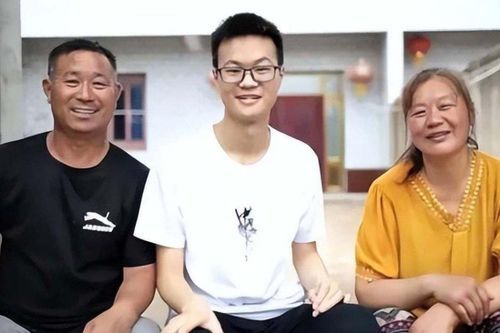 Trung Quốc: Bà mẹ nông dân nuôi 3 con vào đại học tốp đầu