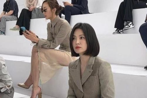 Nhan sắc mặn mà của Song Hye Kyo tại show thời trang Pháp