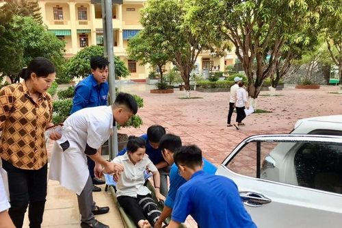 Nữ sinh không thể tự di chuyển được 'Taxi 0 đồng' chở đến điểm thi