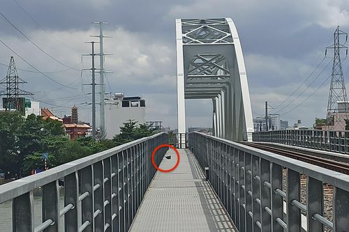 Huy động người nhái tìm kiếm người phụ nữ nghi nhảy sông Sài Gòn tự tử
