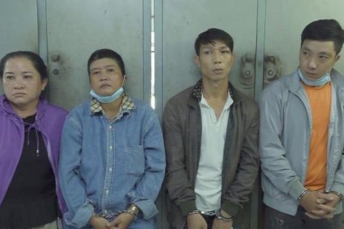 Nữ quái dàn cảnh móc túi trong bệnh viện