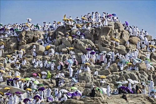 Các tín đồ Hồi giáo tham gia nghi lễ chính trong lễ hành hương tới Mecca