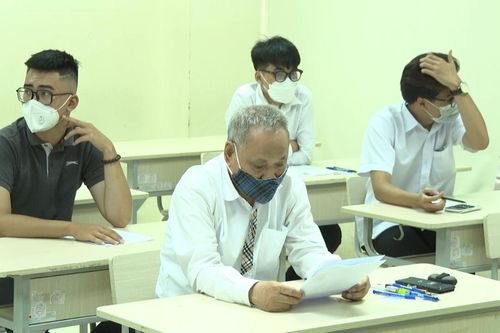 Cụ ông 82 thi tốt nghiệp THPT ở Hà Nội: Ngả mũ trước ý chí của 'thí sinh' lớn tuổi nhất lịch sử