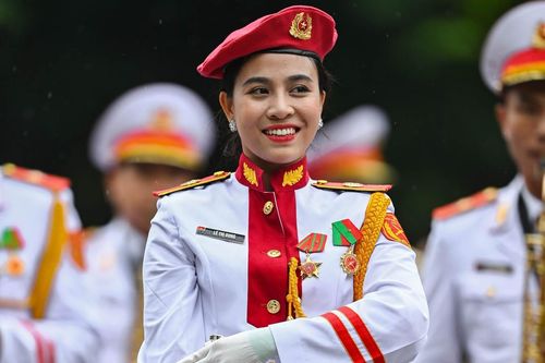 Quân nhạc Việt Nam cùng cảnh sát 6 nước biểu diễn quanh hồ Gươm