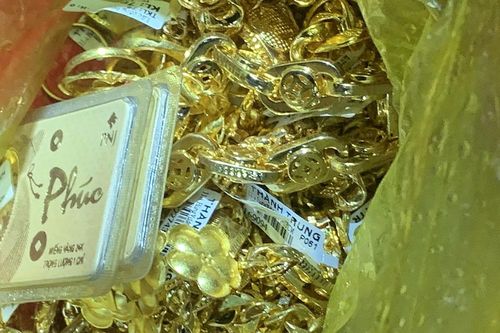 Thủ đoạn 'quái' của băng siêu trộm khiến chủ tiệm vàng khiếp sợ