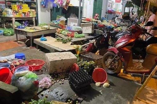 Thanh niên đi xe SH tông vào 3 cháu nhỏ, tài xế và bé 1 tuổi tử vong