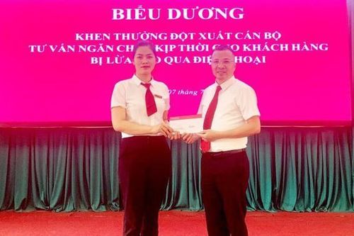Nghe điện thoại của 'cán bộ công an', người phụ nữ liền ra ngân hàng chuyển 236 triệu đồng