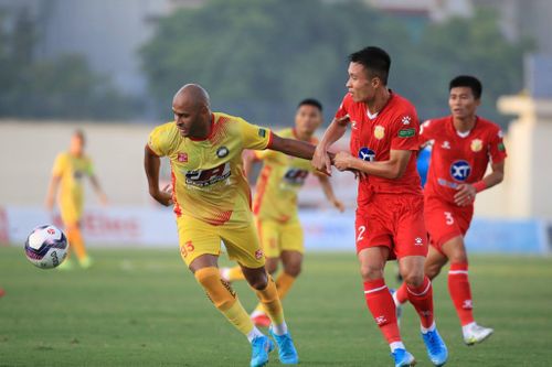 Sân mất điện gần 30 phút, CLB Thanh Hóa chia điểm với Nam Định