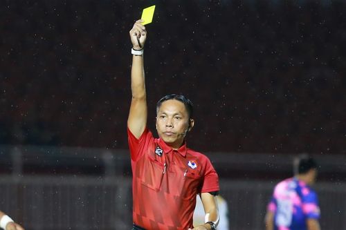 Trọng tài V.League bị kỷ luật vì công nhận bàn thắng bằng tay